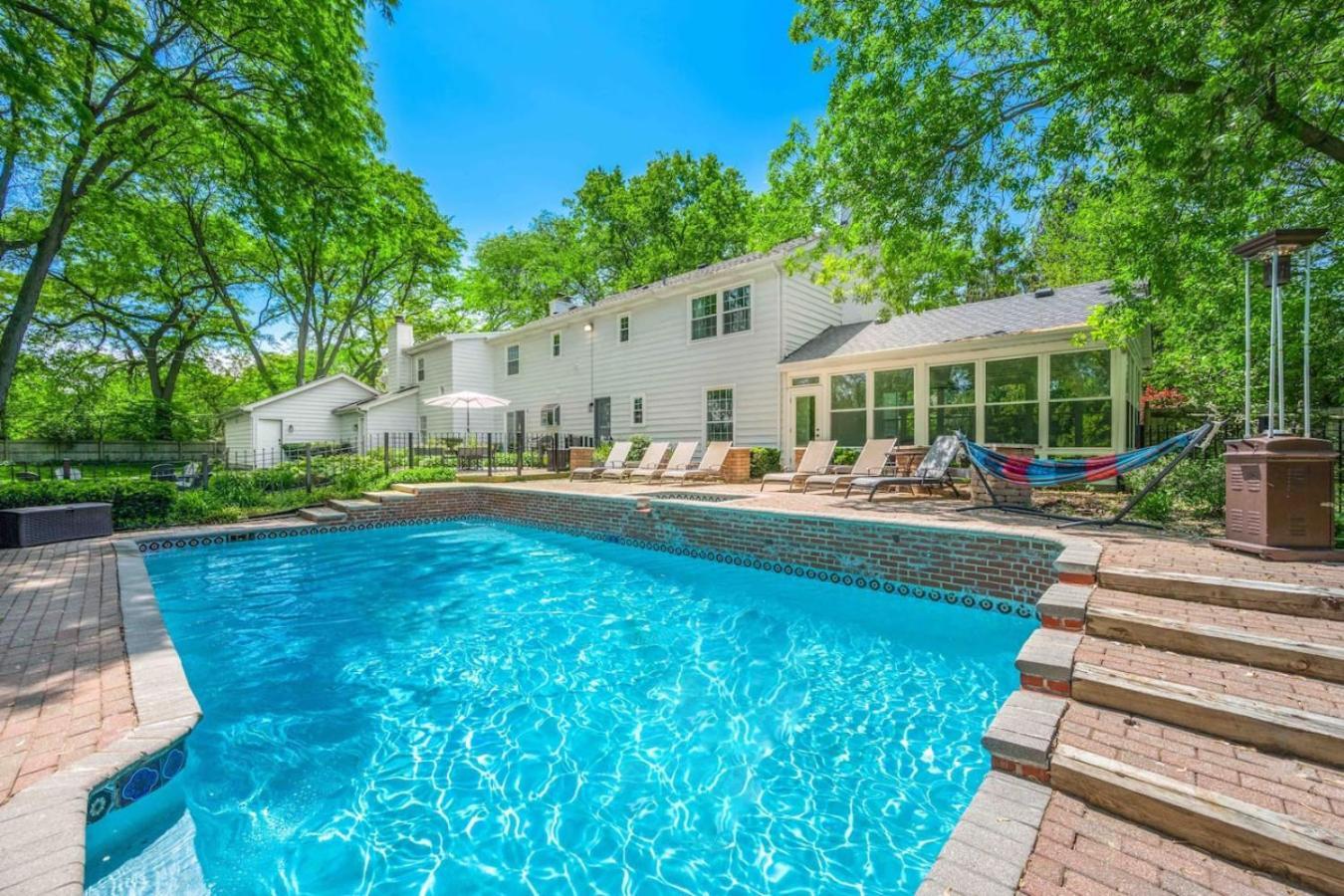 Spacious, Luxury Renovated Home With 4 Kings, Firepit Glen Ellyn Εξωτερικό φωτογραφία