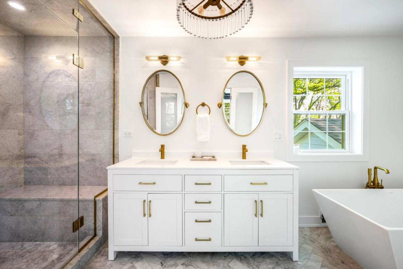 Spacious, Luxury Renovated Home With 4 Kings, Firepit Glen Ellyn Εξωτερικό φωτογραφία