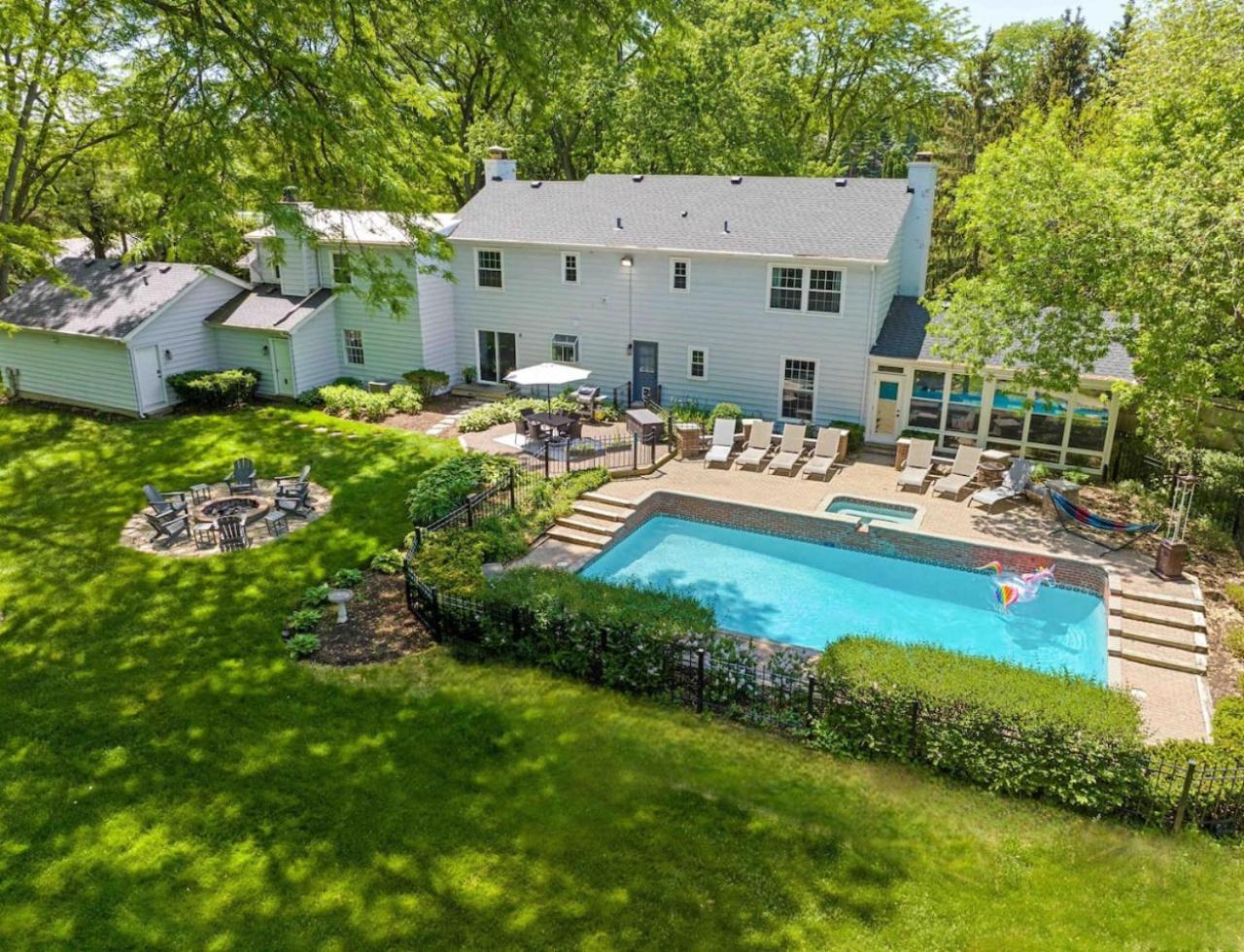 Spacious, Luxury Renovated Home With 4 Kings, Firepit Glen Ellyn Εξωτερικό φωτογραφία